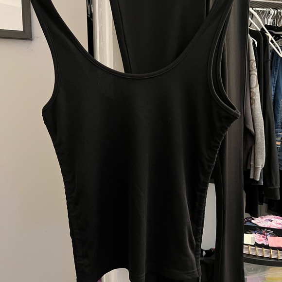 Matching set top is XL bottoms Large runs small - Picture 2 of 9